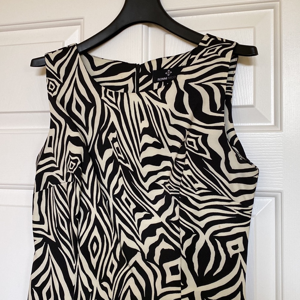 Dress - Picture 3 of 4